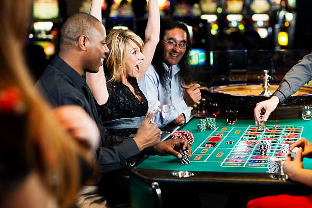 merdekatogel platform interface showing live-dealer blackjack table and sportsbook odds simultaneously