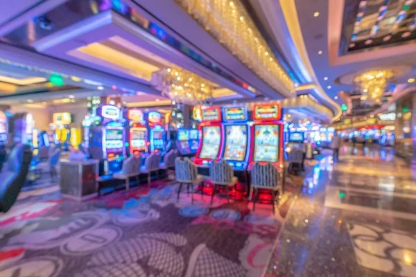 merdekatogel Dadu Online live casino studio with professional dealer and dice cup